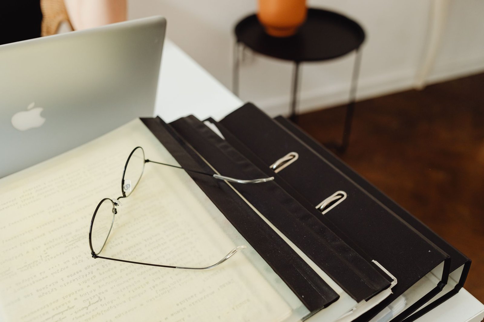 Desk with folders and calendar tracking the filing deadline for a higher-level review of a VA claim