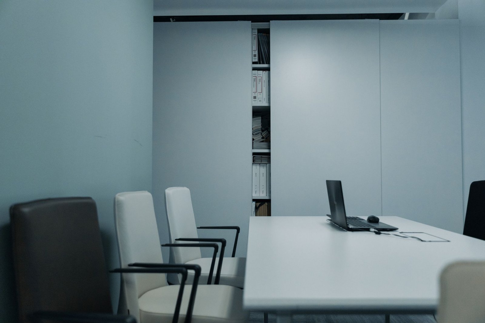 Quiet meeting room representing judicial review at the Court of Appeals for Veterans Claims